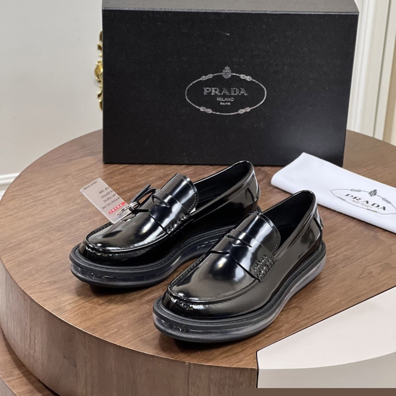 Pra*a leather shoes